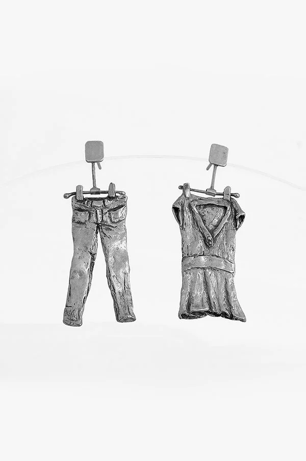 Pendientes ropa colgada - jeans y vestido