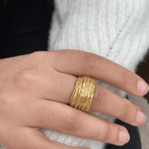 Anillo corteza baño en oro
