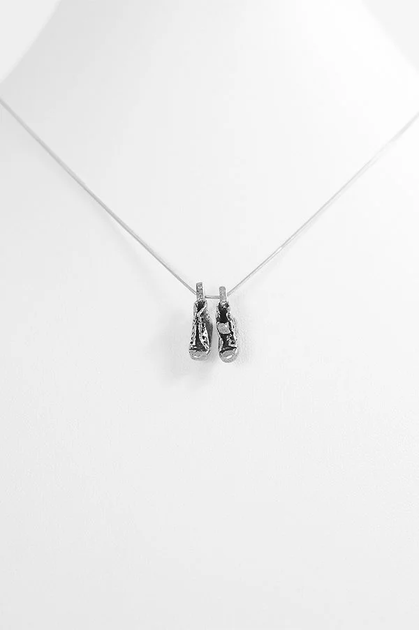 Collar zapatillas converse plata